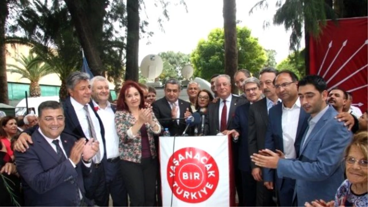 CHP İzmir İl Teşkilatı Bayramlaştı