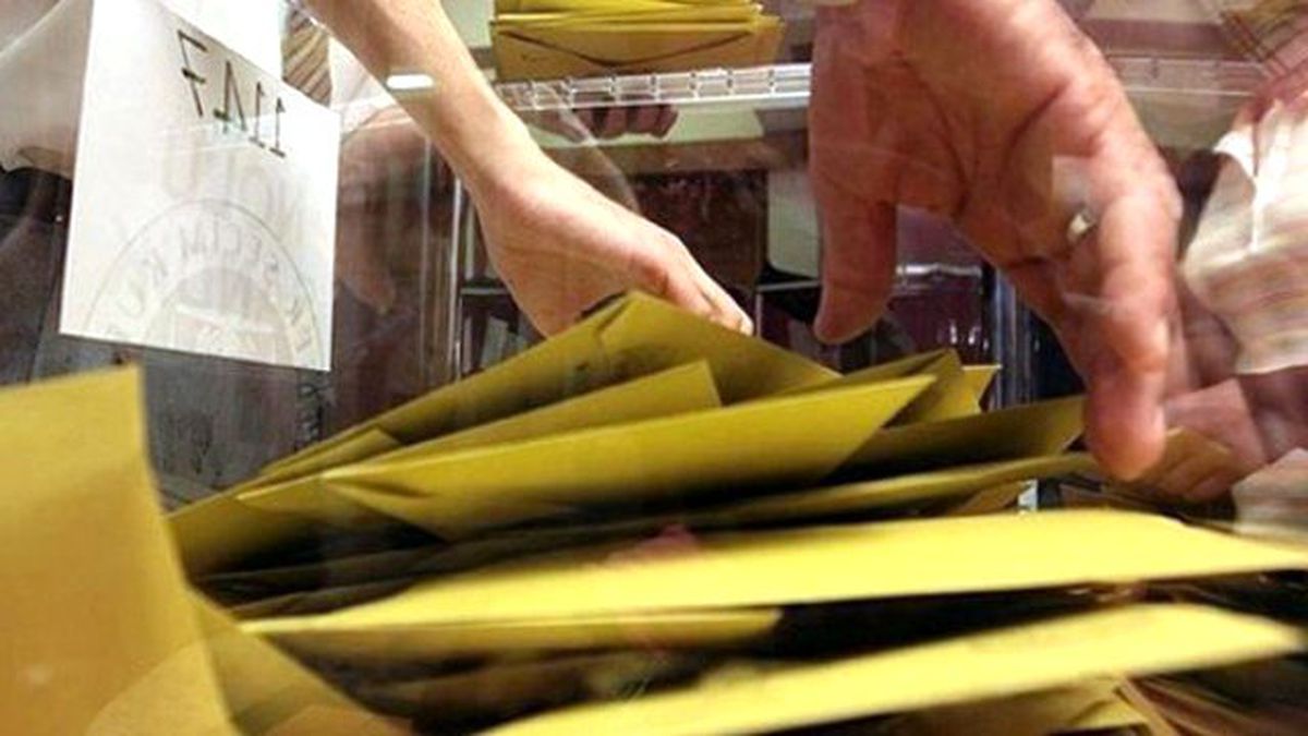 Davutoğlu'nun Elindeki 4 Anket Sonucu: AK Parti İktidar