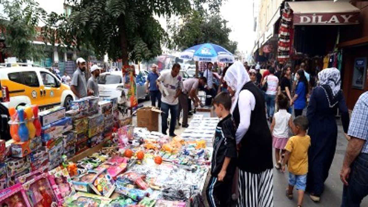 Diyarbakır\'da Bayram Alışverişi Geleneğe Hürmeten Yapılıyor