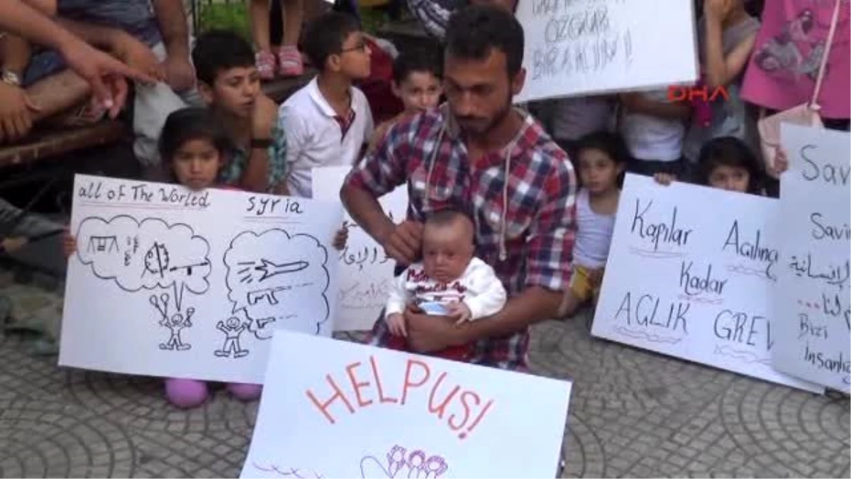 Edirne\'de Parka Yerleşen Sığınmacıların Açtıkları Pankartlar Şaşırttı