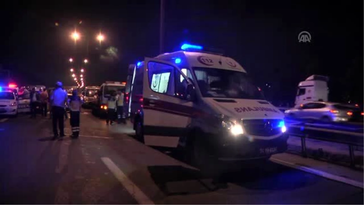 Gaziosmanpaşa\'da Zincirleme Trafik Kazası: 2 Ölü, 4 Yaralı