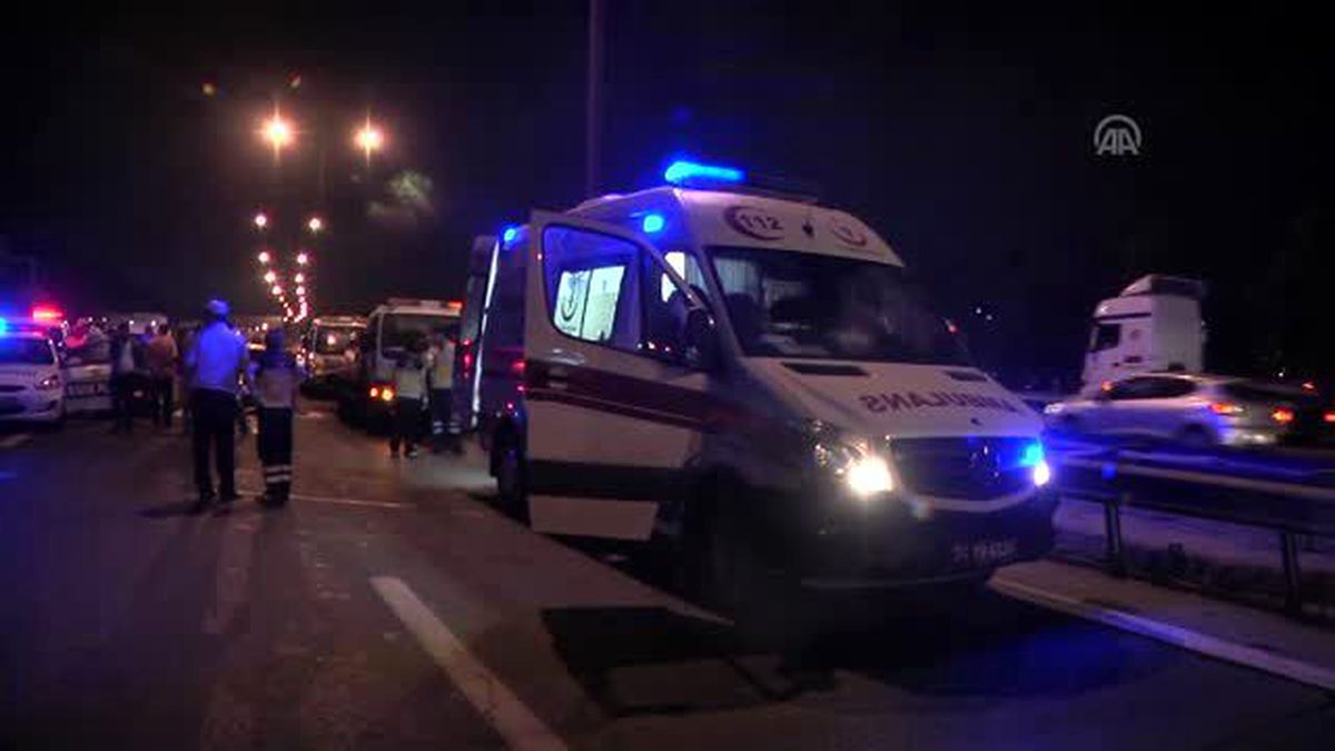 Gaziosmanpaşa'da Zincirleme Trafik Kazası: 2 Ölü, 4 Yaralı
