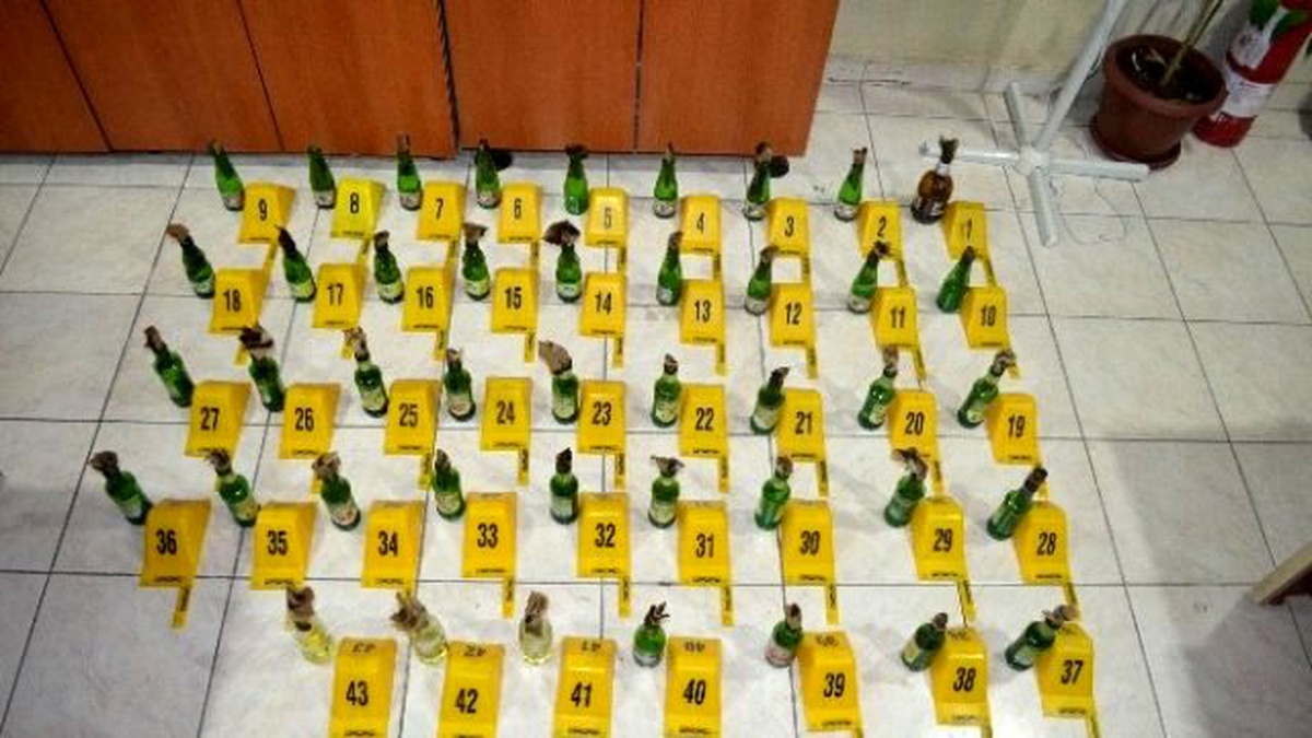 Hakkari\'de Boş Arazide 43 Adet Molotof Bulundu