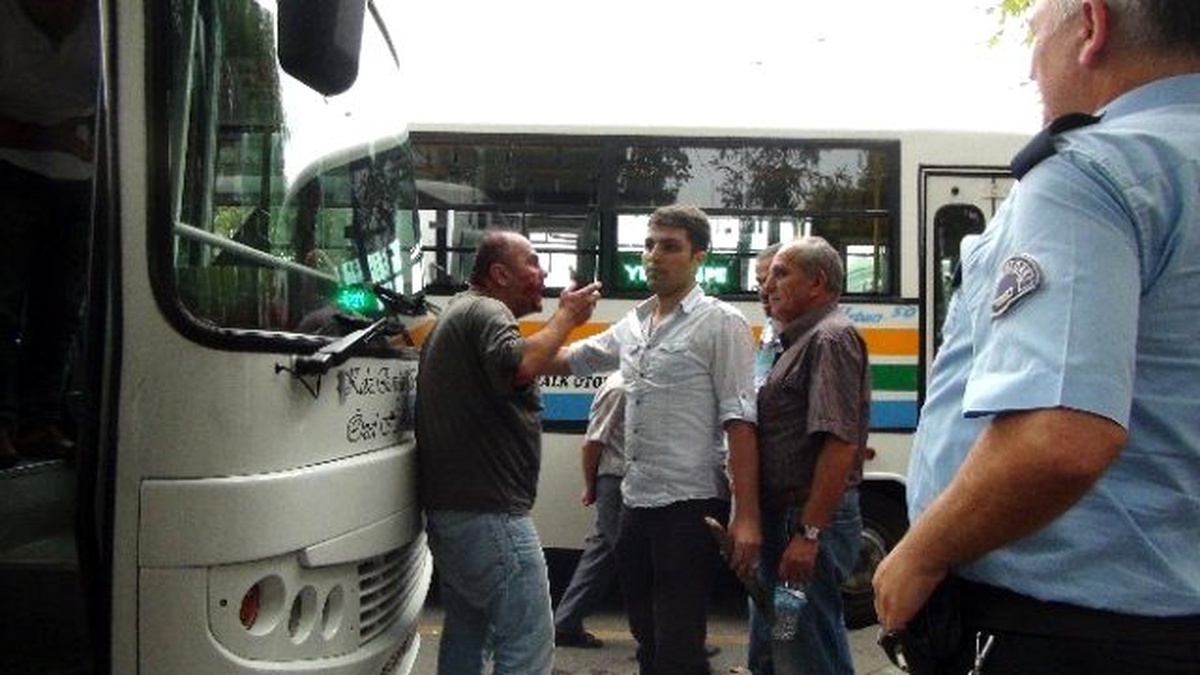 Halk Otobüsü Sürücüsüne Bıçaklı-sopalı Saldırı