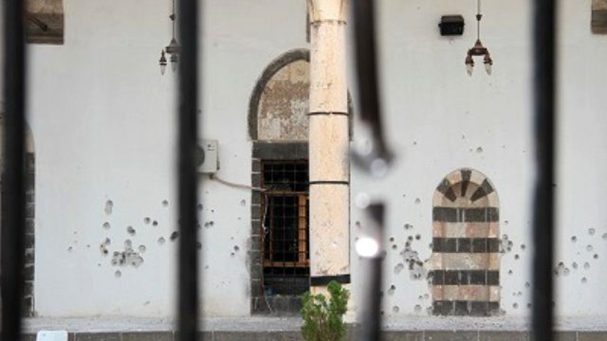 Hasar Gören Cami ve Kiliseler Onarılıyor