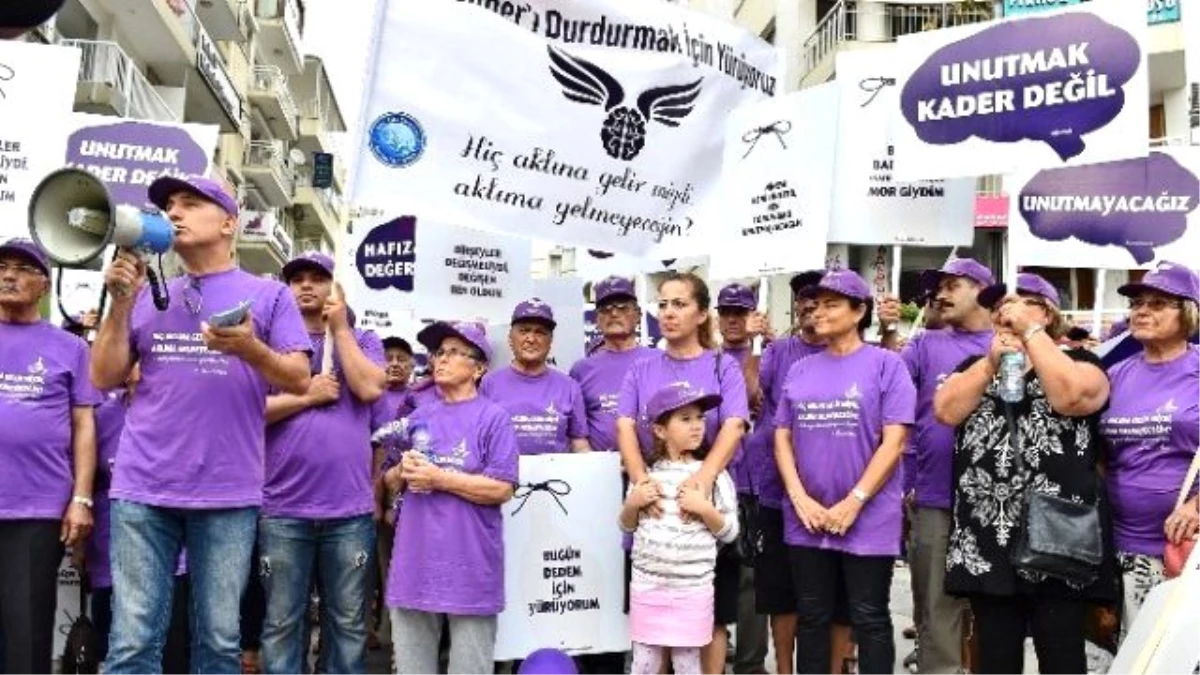 İzmir\'de Alzheimer Yürüyüşü