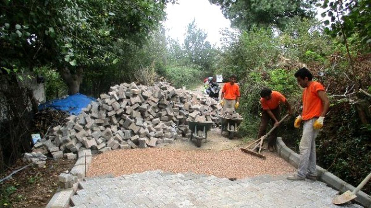 İzmit Belediyesi\'nden Akmeşe\'ye Parke Çalışması