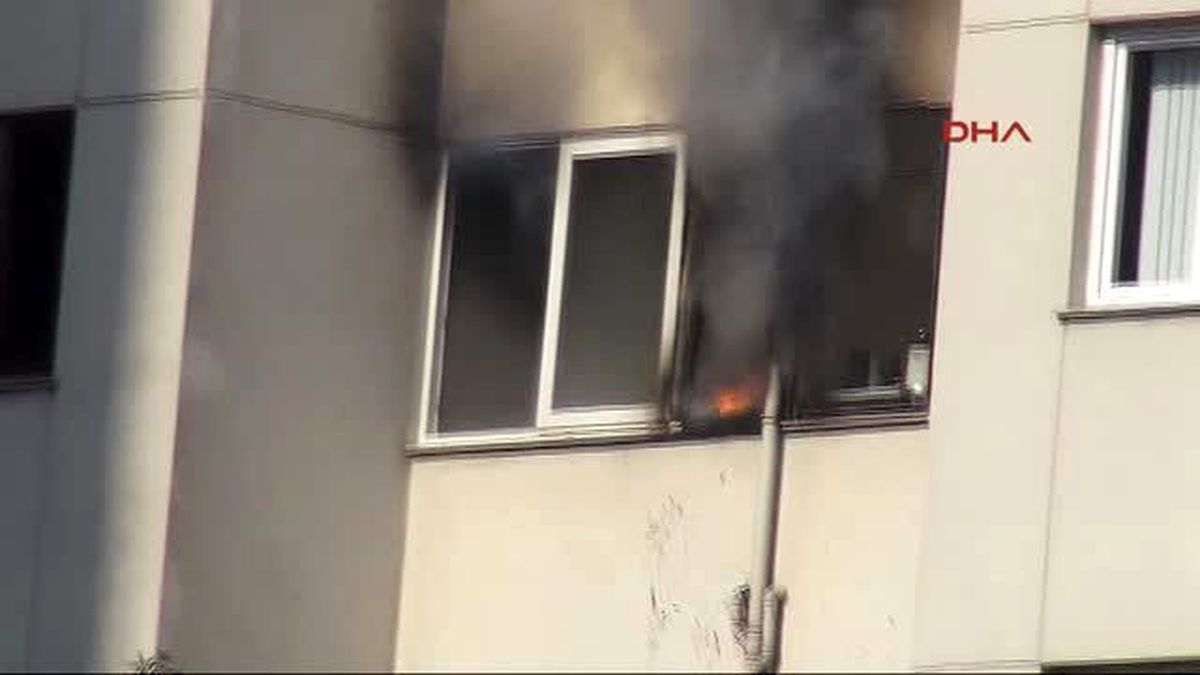 Kadıköy\'de İşyerinde Yangın Paniği