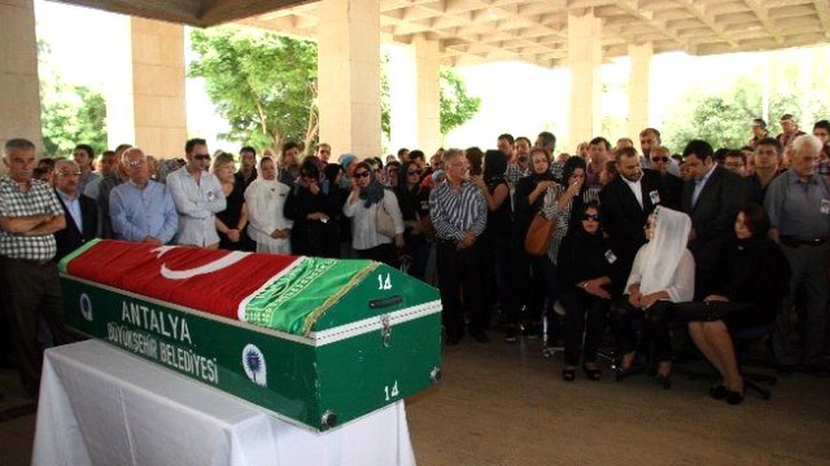 Kalp Krizine Yenik Düşen Doktora Meslektaşlarından Gözü Yaşlı Veda