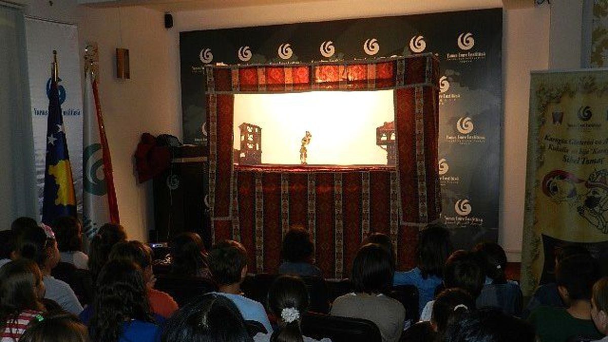 Karagöz-hacivat Priştine\'de Çocuklarla Buluştu