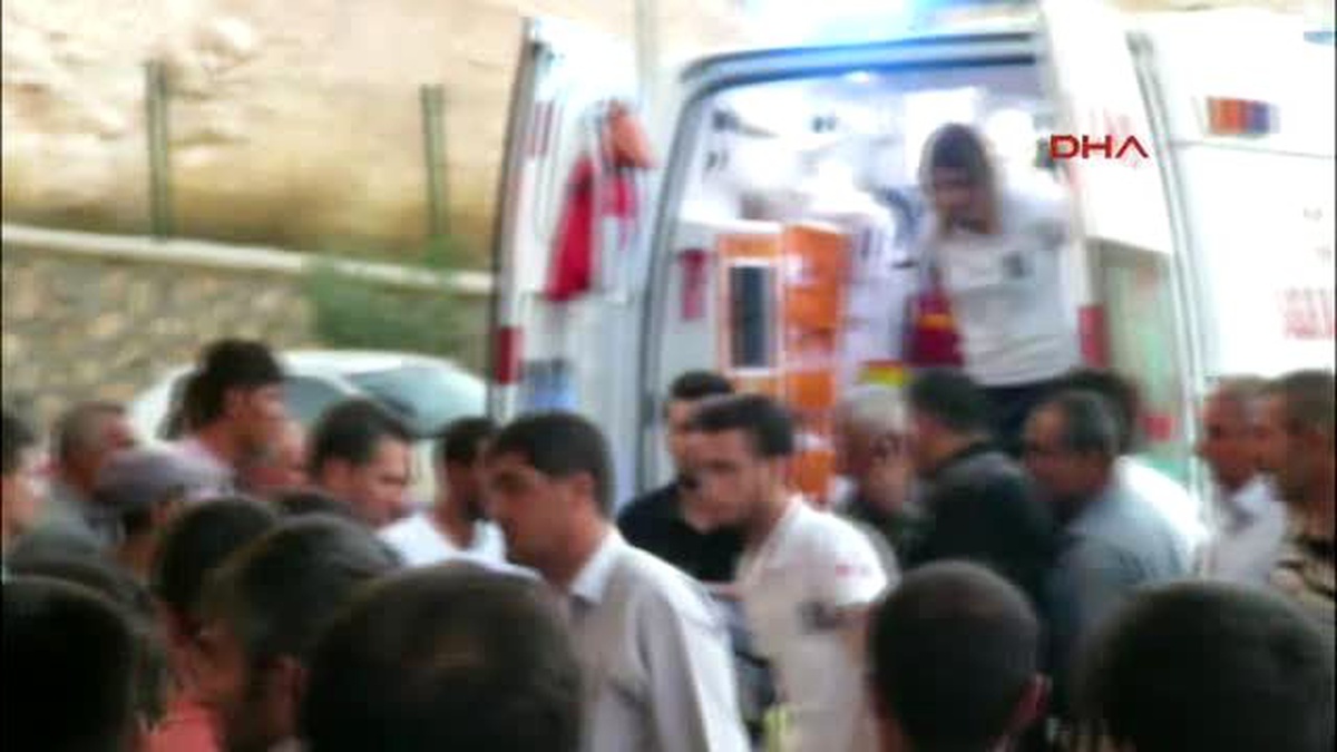 Mardin - Köy Minibüsü Şarampole Yuvarlandı: 17 Yaralı