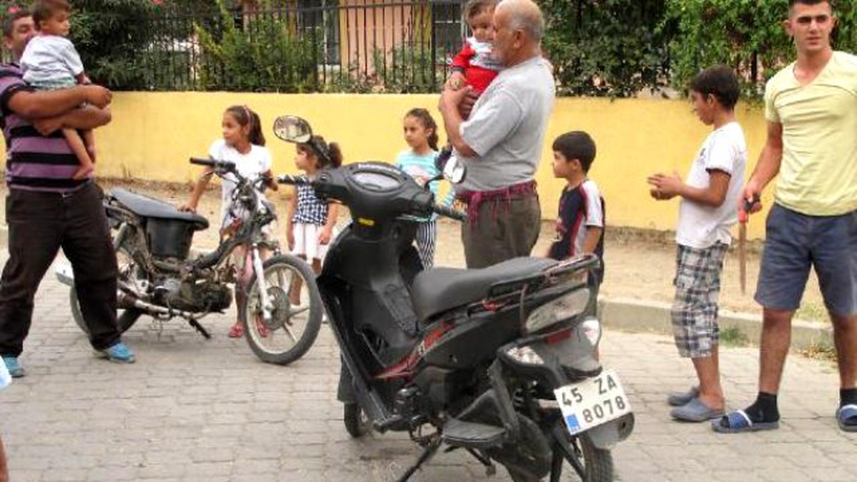 Motosiklete Giren Yılan Korkuttu