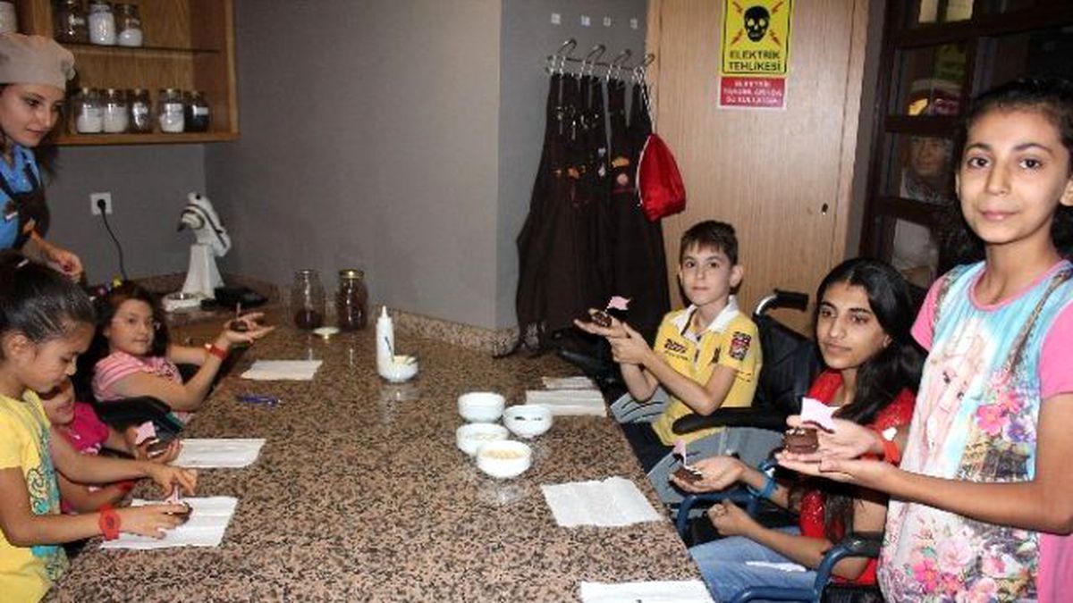 Omurilik Felçli Çocuklara Bayram Hediyesi