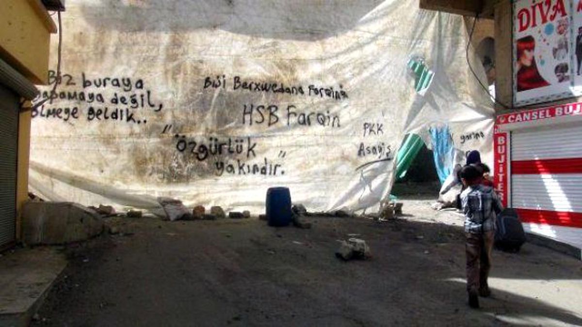 Silvan'daki Çatışmada Roketin İsabet Ettiği 2 Trafo Patladı