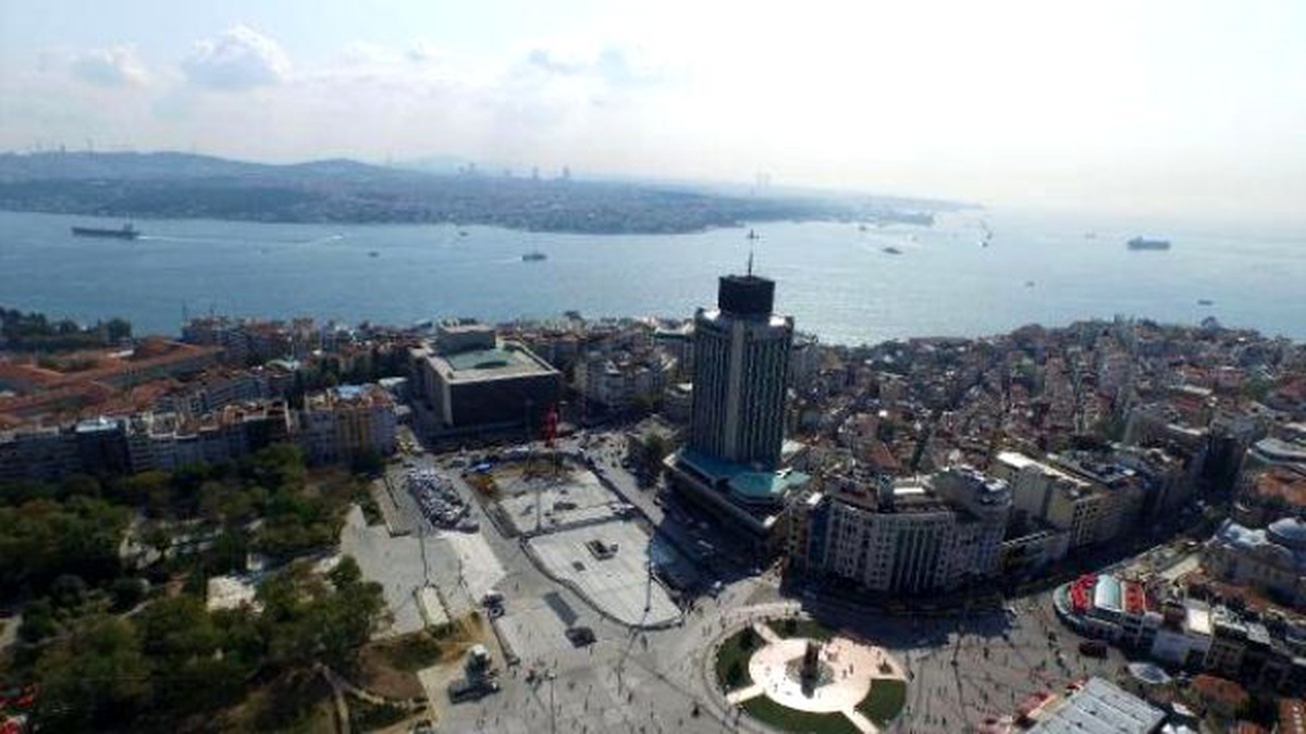 Taksim Meydanı\'nın Zemin Düzenleme Çalışmaları Tamamlanıyor