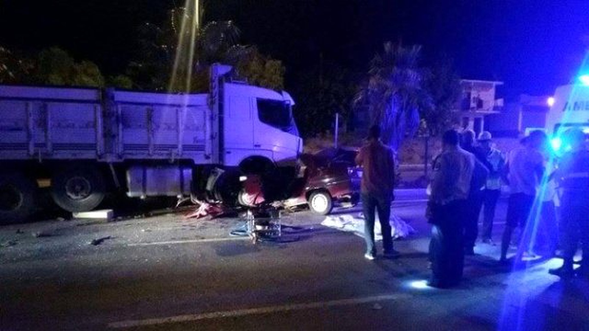 Ters Yöne Giren Sürücü Kamyon Altında Kaldı: 1 Ölü