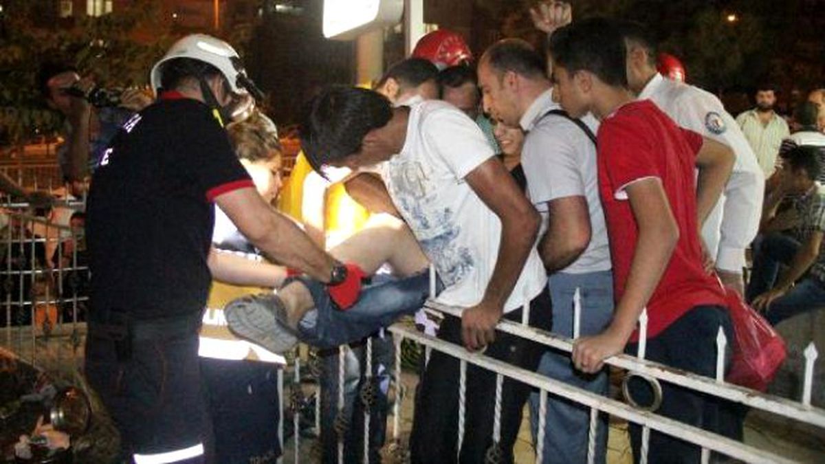 Üzerinden Atlamak İstediği Korkuluğun Şişi Bacağına Saplandı