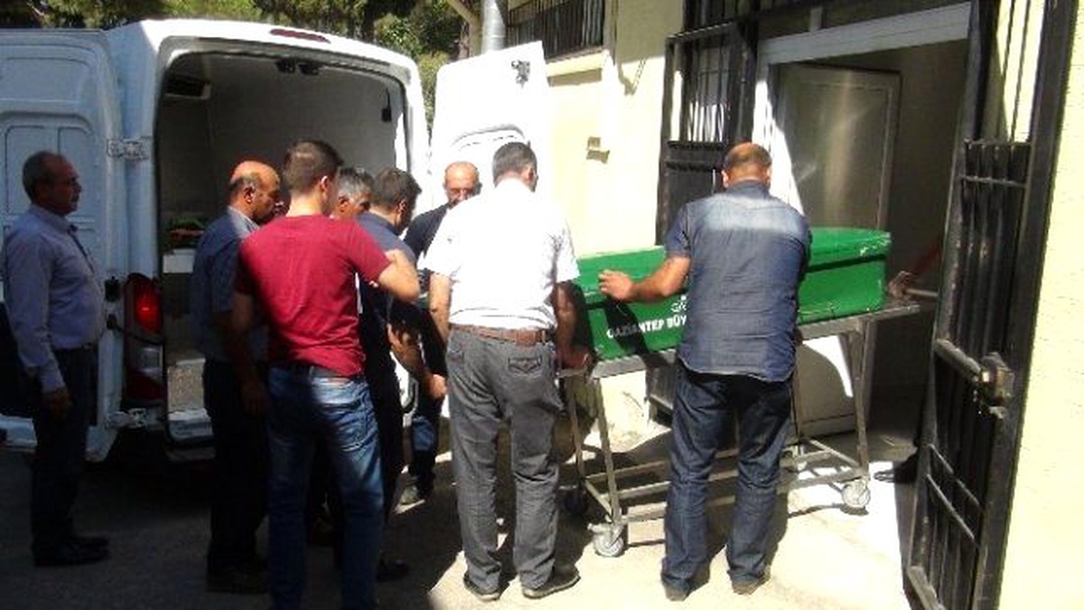Üzüm Bağında Boğazı Kesilmiş Bir Erkek Cesedi Bulundu