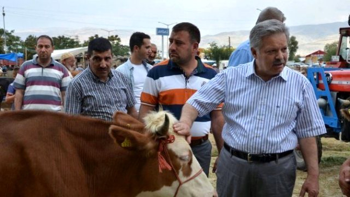 Vali Kahraman Kurban Pazarını Ziyaret Etti
