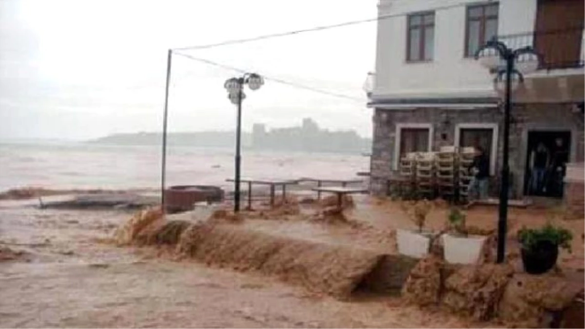 8 Wounded As Flood Sweeps İn Turkey\'s Famous Resort