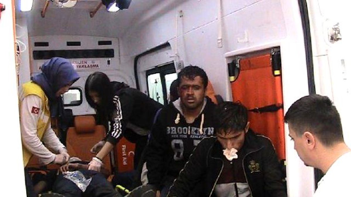 Afganlıları Taşıyan Minibüs Devrildi: 7 Yaralı