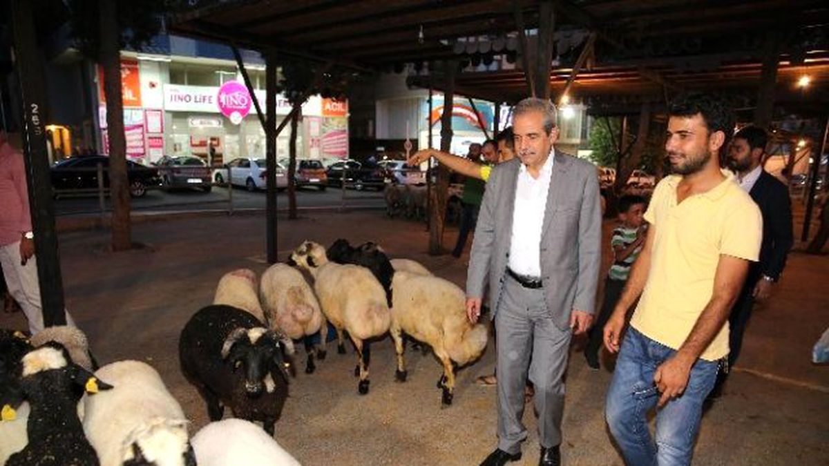 Başkan Demirkol, Kurban Satıcıları ile Görüştü