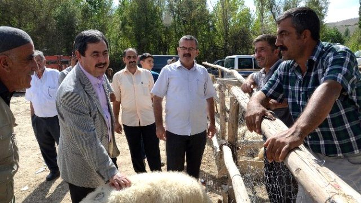 Başkan Eser Kurbanlık Hayvan Satış Pazarını Ziyaret Etti