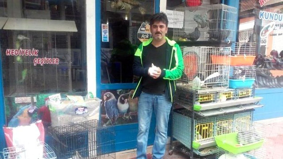 Bayramda Kafes Hayvanları Ona Emanet