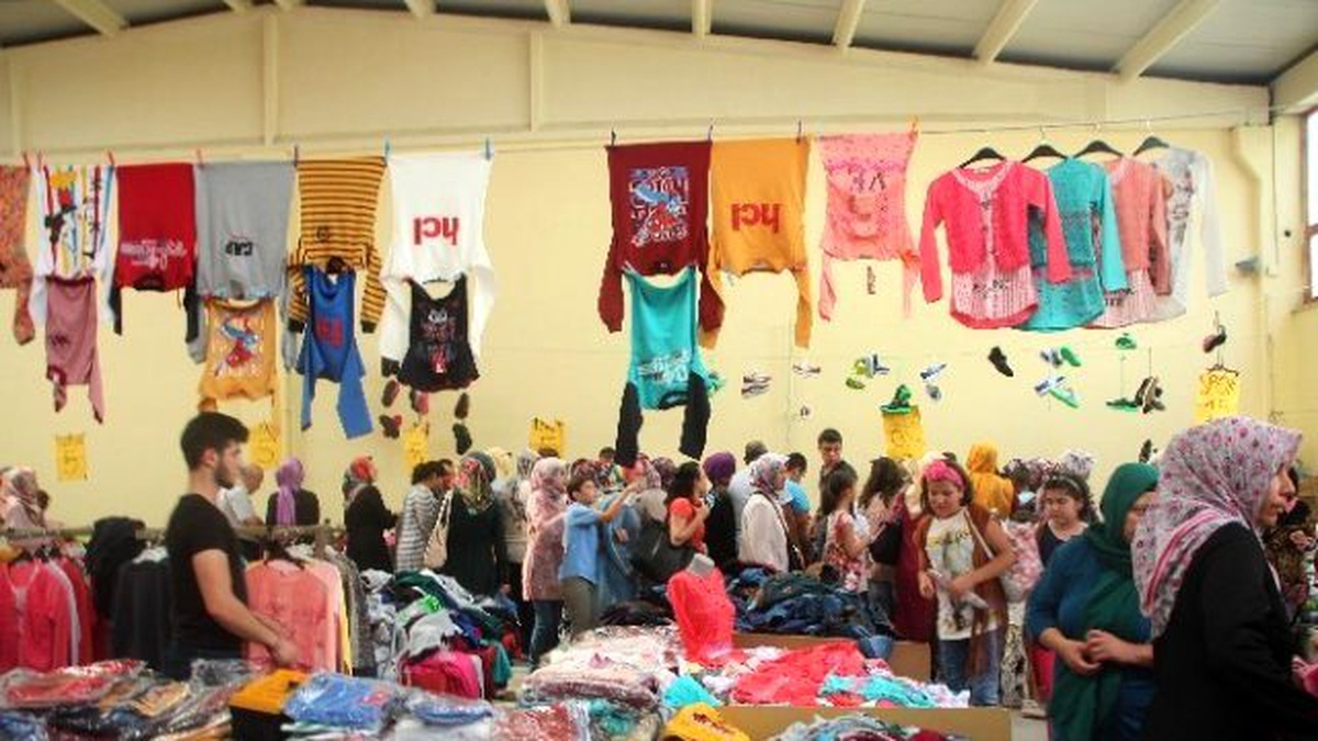 Bilecik\'te Arife Günü Giyim Pazarı Doldu Taştı