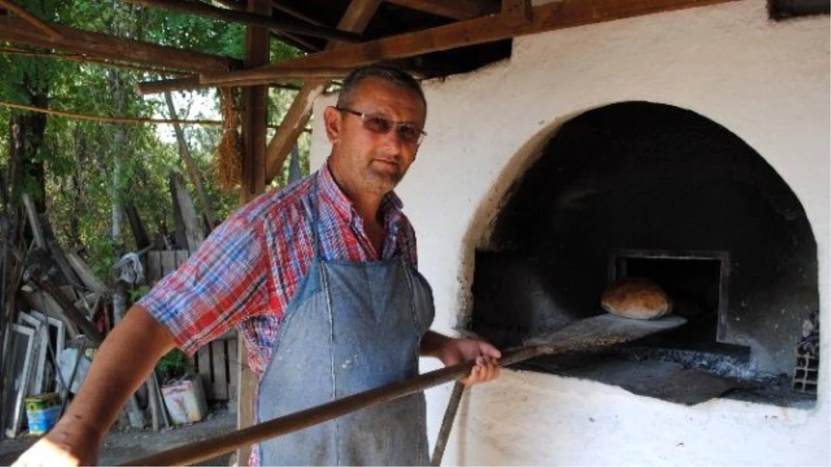 Bu Köyde Bayram Temizliğini Erkekler Yaptı