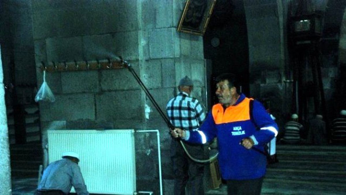 Camilere Gül Suyu Esansı