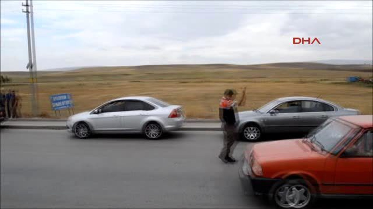 Çubuk Tekeri Patlayan Otomobil, Önündeki Otomobile Çarptı: 5 Yaralı