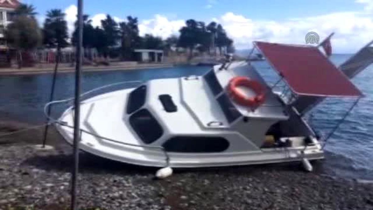 Datça'da Yağış ve Fırtına Hayatı Felç Etti! Tekneler Hasar Gördü