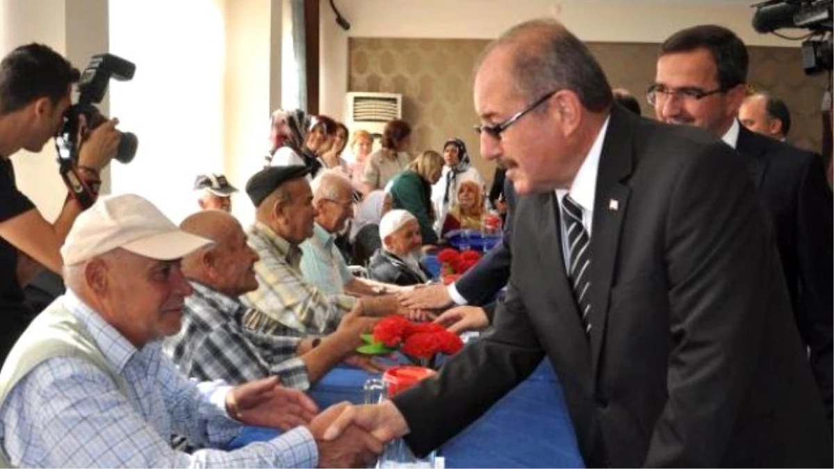 Denizli Protokolünden Çocuk ve Yaşlılara Bayram Ziyareti