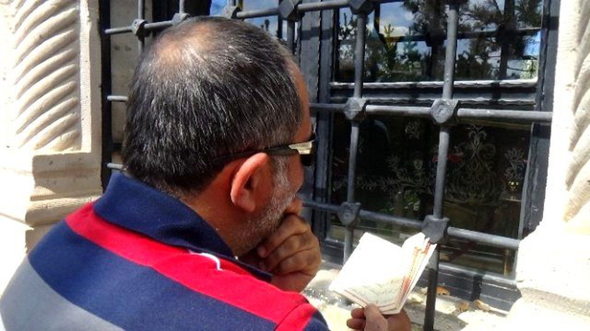 Erzincan\'da Ki Terzibaba Mezarlığına Ziyaretçi Akını
