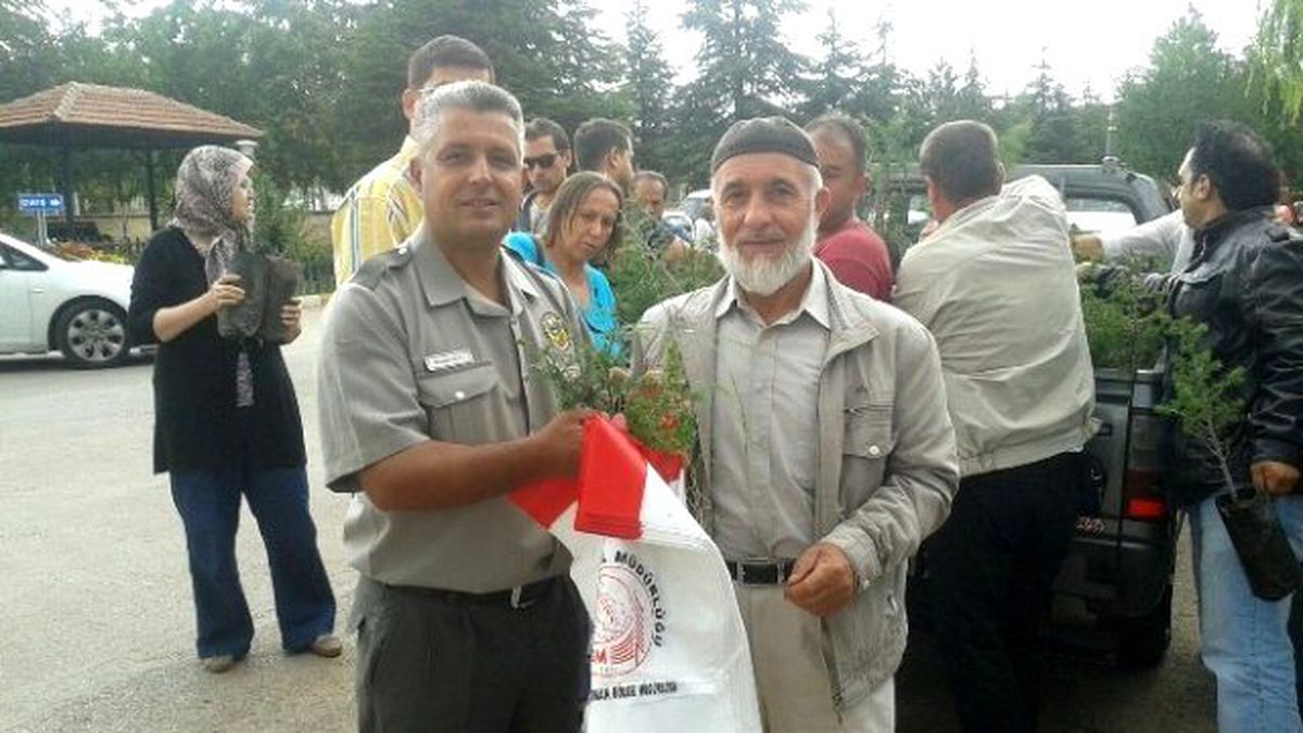 Eskişehir ve Afyonkarahisar\'da 120 Bin Fidan Dağıtıldı