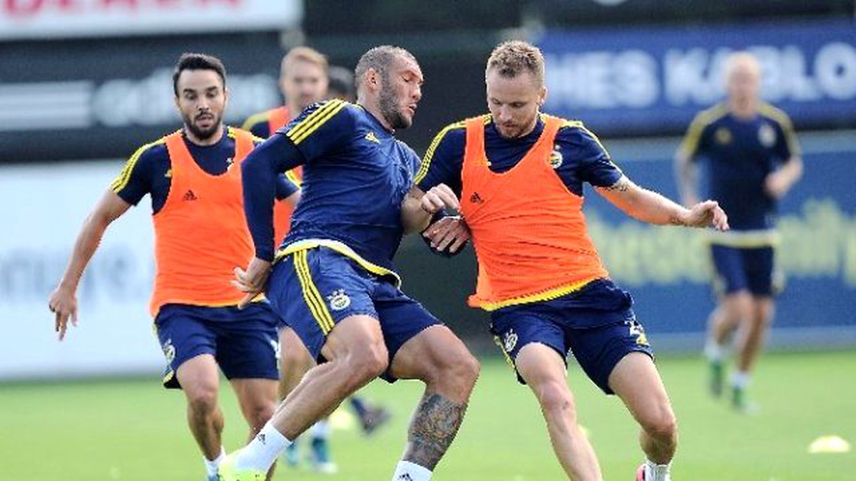 Fenerbahçe\'de Dıego Rıbas ve Abdoulaye Ba Takımla Çalıştı