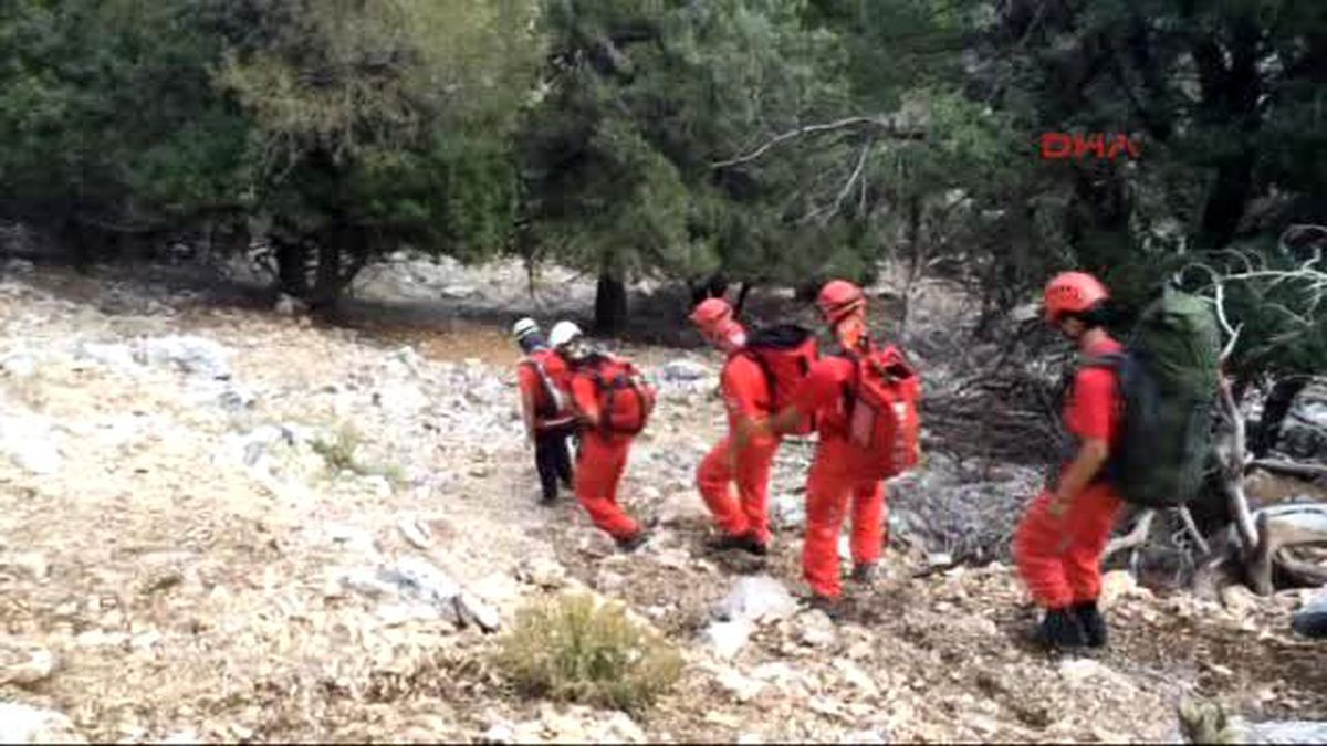 Fethiye Açlıktan Ölmek Üzere Olan Keçi ve Yavrusunu Akut Kurtardı