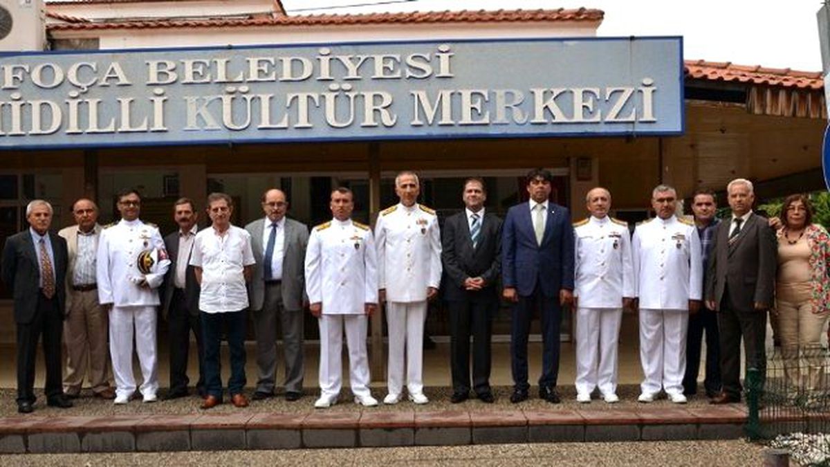 Foça\'da Resmi Bayramlaşma Vatandaşlarla Yapıldı