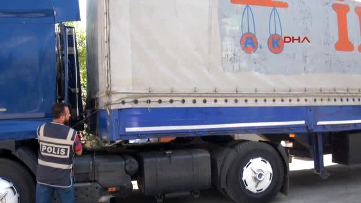 Gaziantep Tır\'da 100 Bin Paket Kaçak Sigaraya 2 Gözaltı