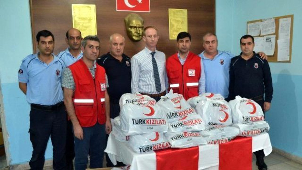 Kızılay Şubesinden Çocuk Mahkumlara Bayramlık Giyim