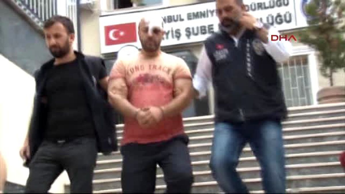 Kuaför Cinayeti Şüphelisini Linçten Polis Kurtardı