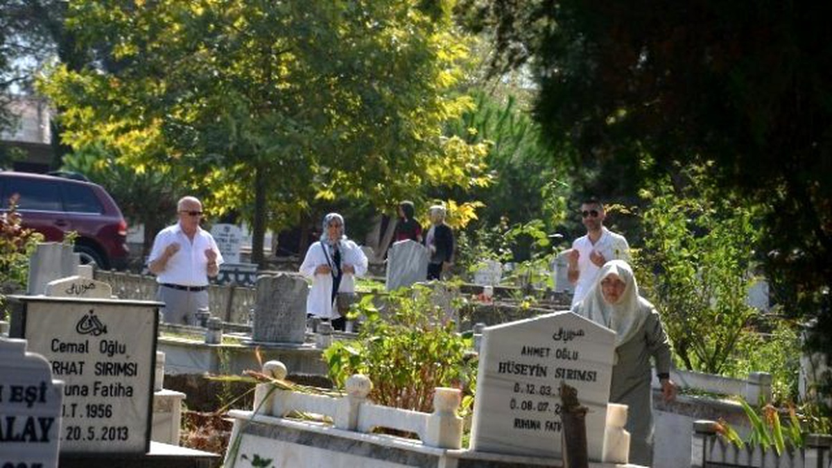 Kurban Bayramı Arefesinde Kabir Ziyareti