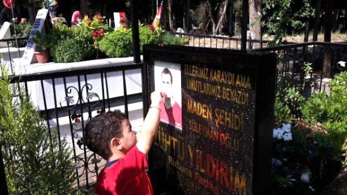 Maden Şehitliği\'nde Hüzünlü Bayramlaşma