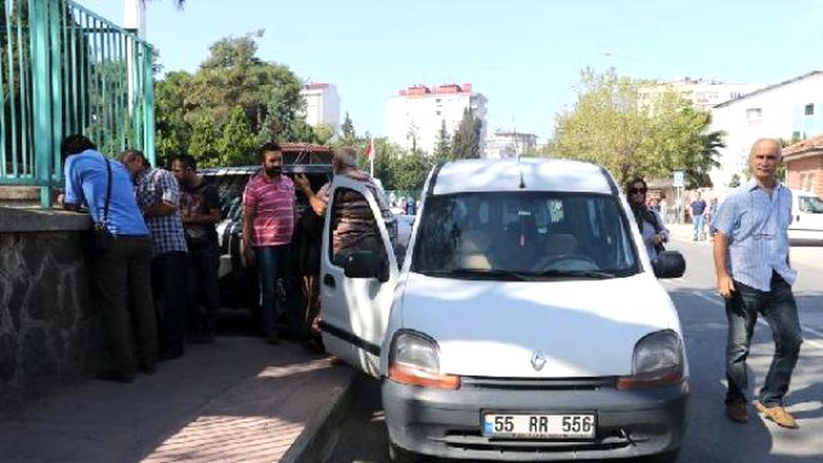 Mezarlık Ziyaretine Giden Yaşlı Kadının Çantasını Çaldılar