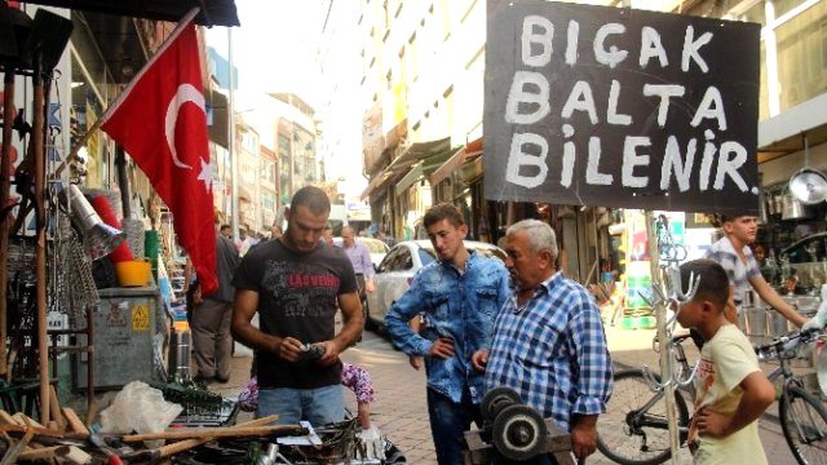 Mühendislik Öğrencisi Dedesine Yardım İçin Bıçak Biliyor