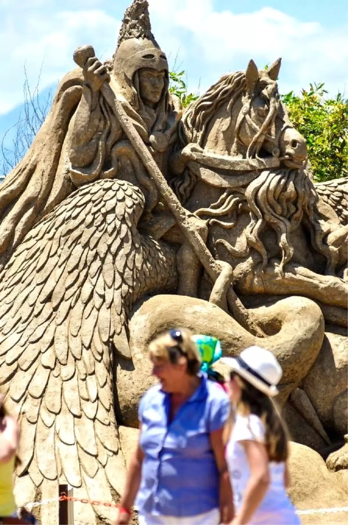 Mythological Sand Sculptures Keep Standing İn Strength İn Antalya