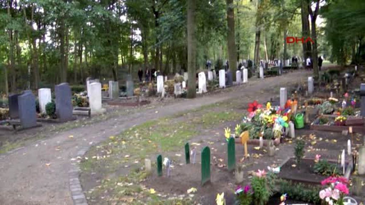 Nürnberg?te Bayram Nedeniyle Müslüman Mezarlığı Ziyaret Edildi