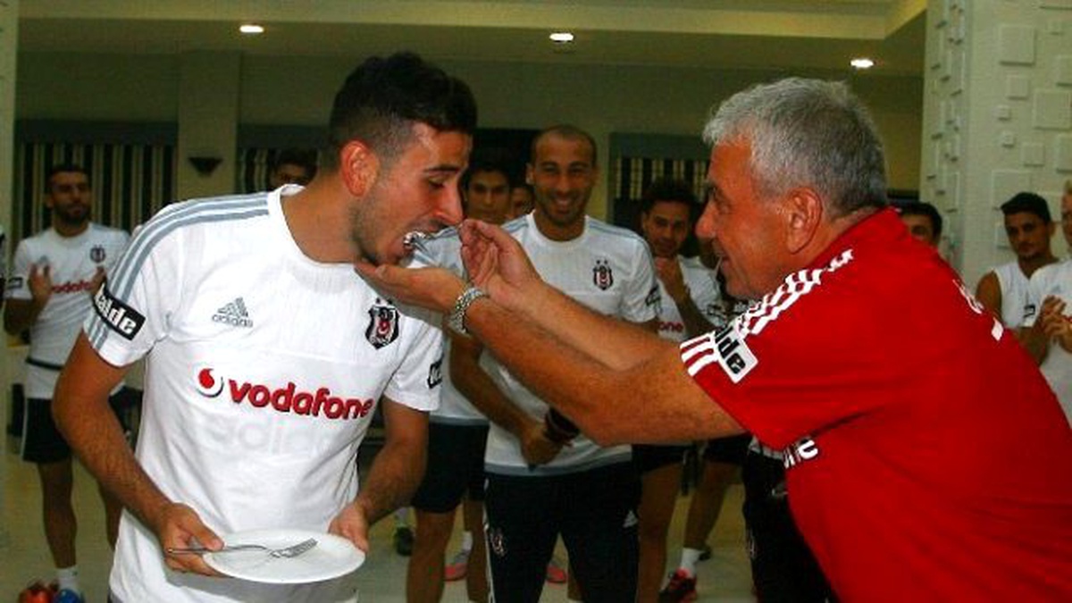 Oğuzhan Özyakup\'un Doğum Günü Kutlandı