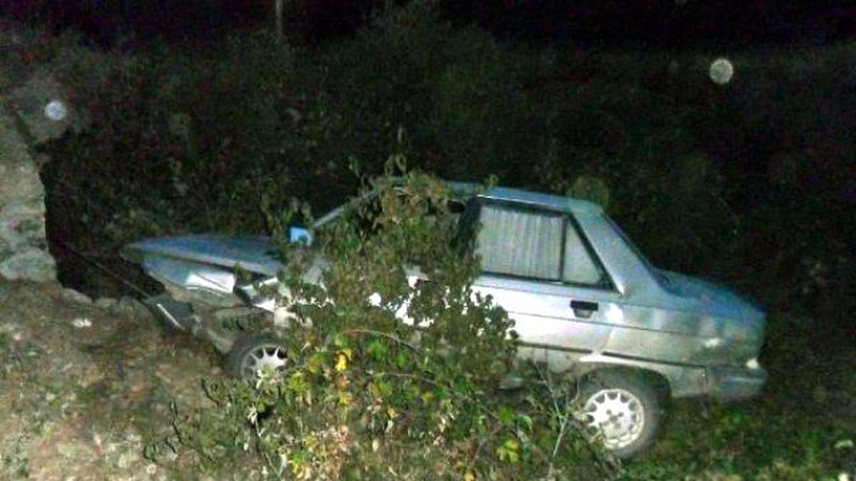 Otomobil Menfeze Uçtu: 4 Yaralı